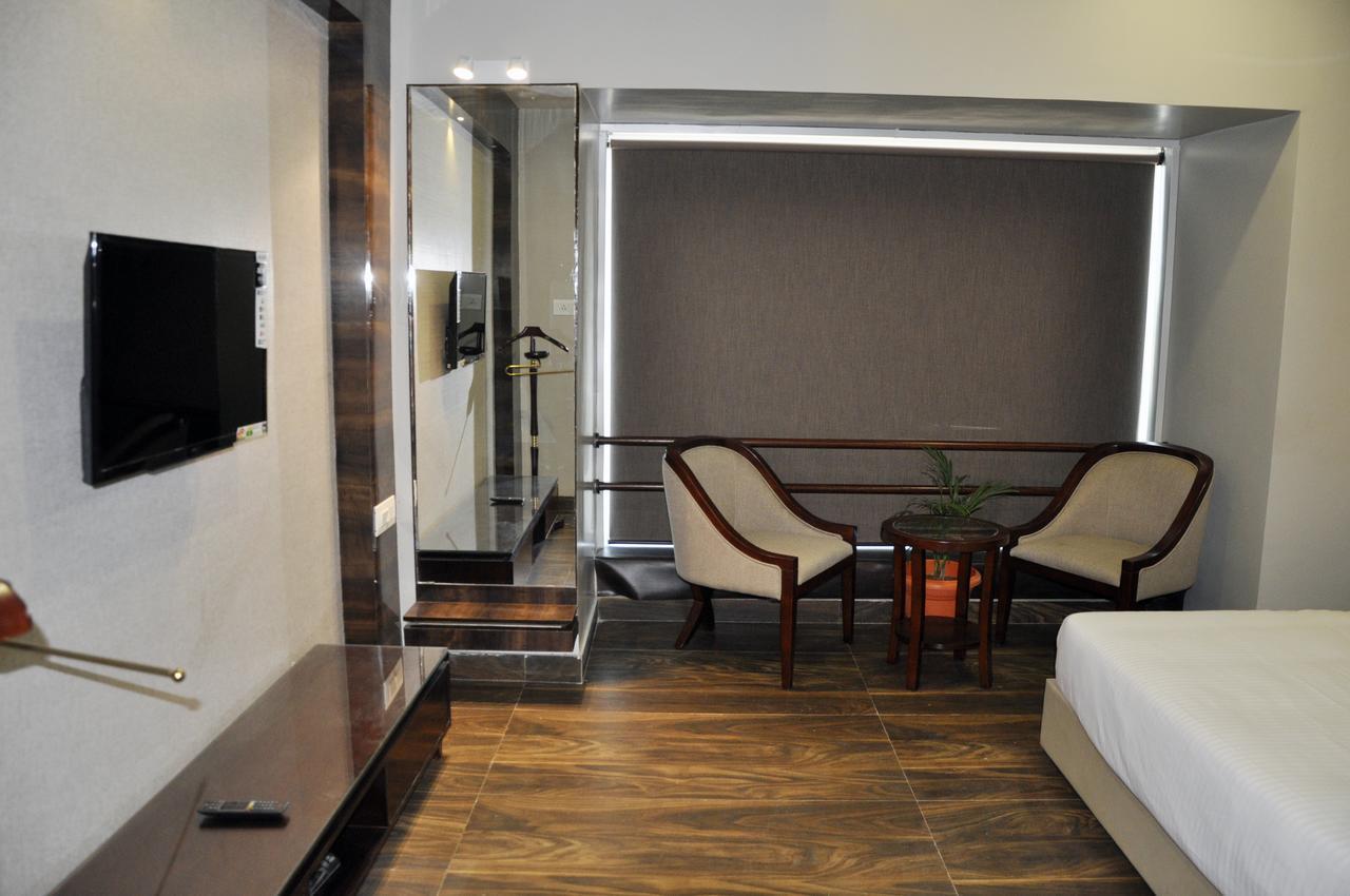Hotel Dolphin Sambalpur Buitenkant foto