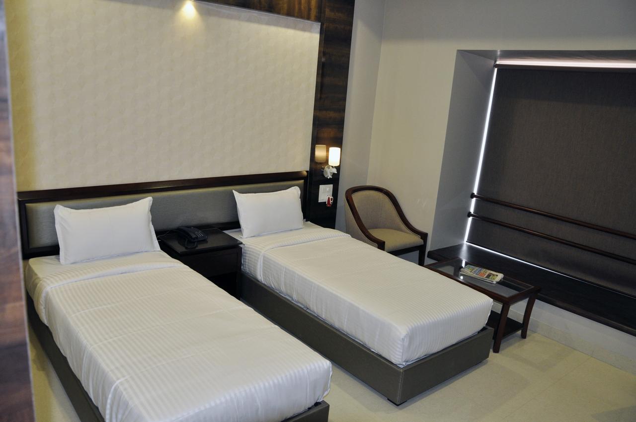 Hotel Dolphin Sambalpur Buitenkant foto