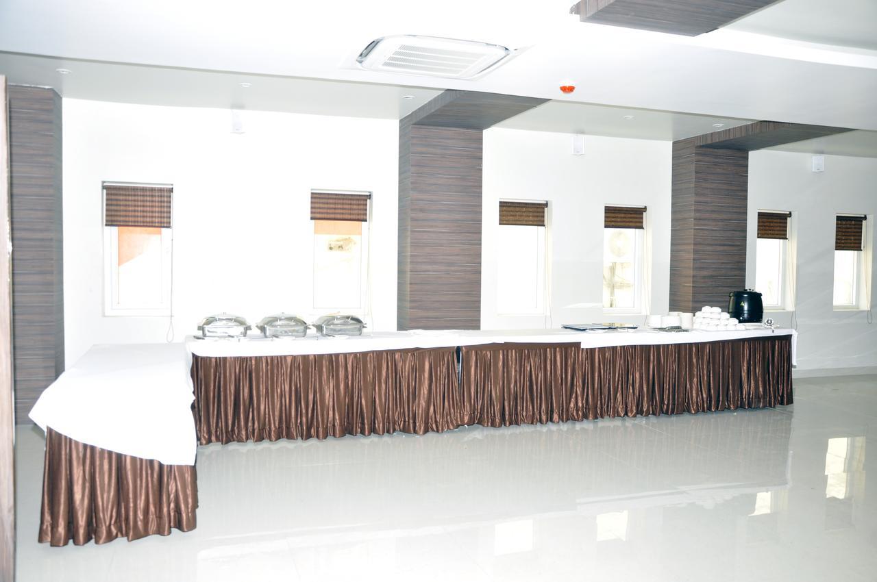Hotel Dolphin Sambalpur Buitenkant foto