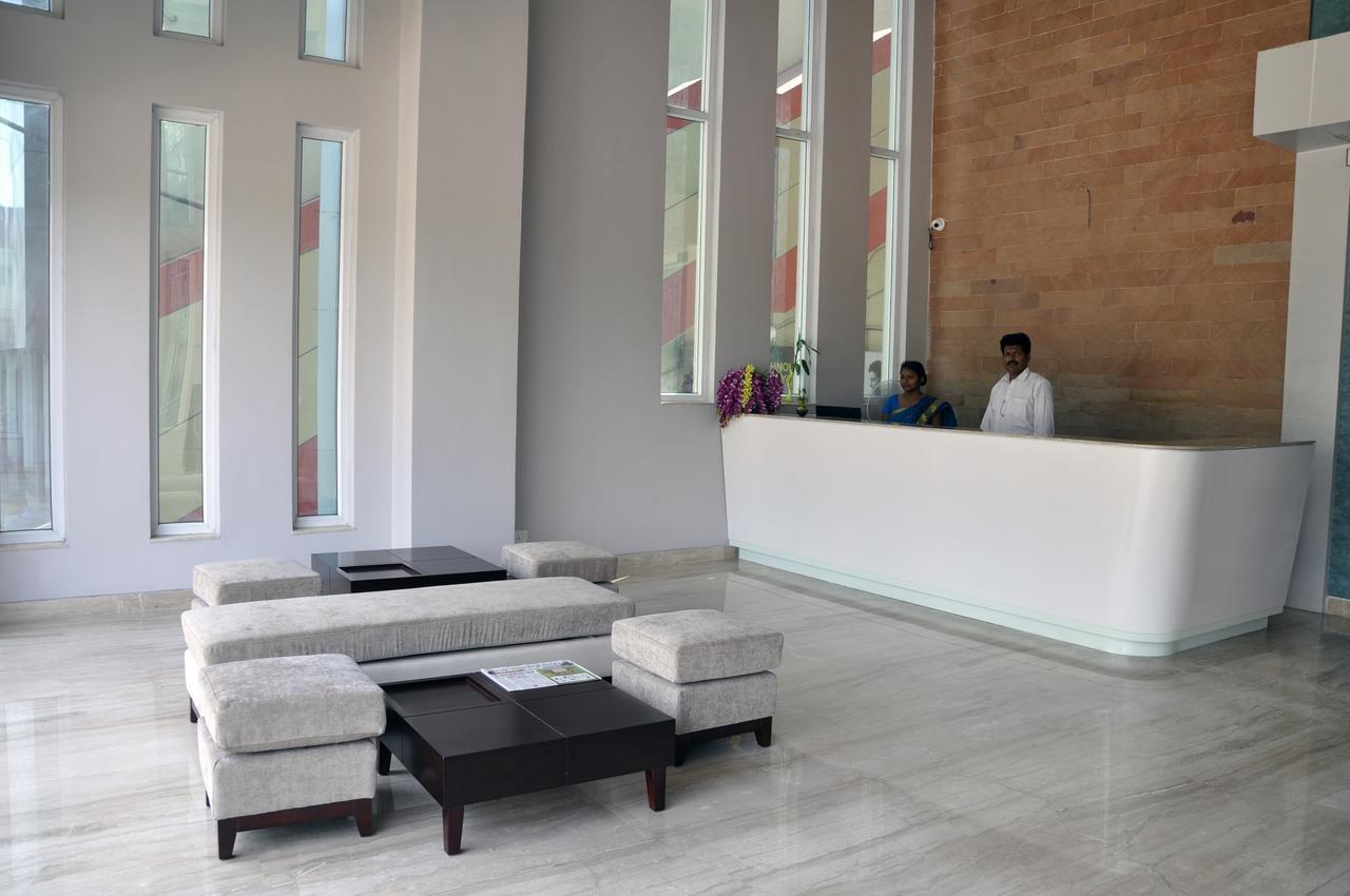 Hotel Dolphin Sambalpur Buitenkant foto