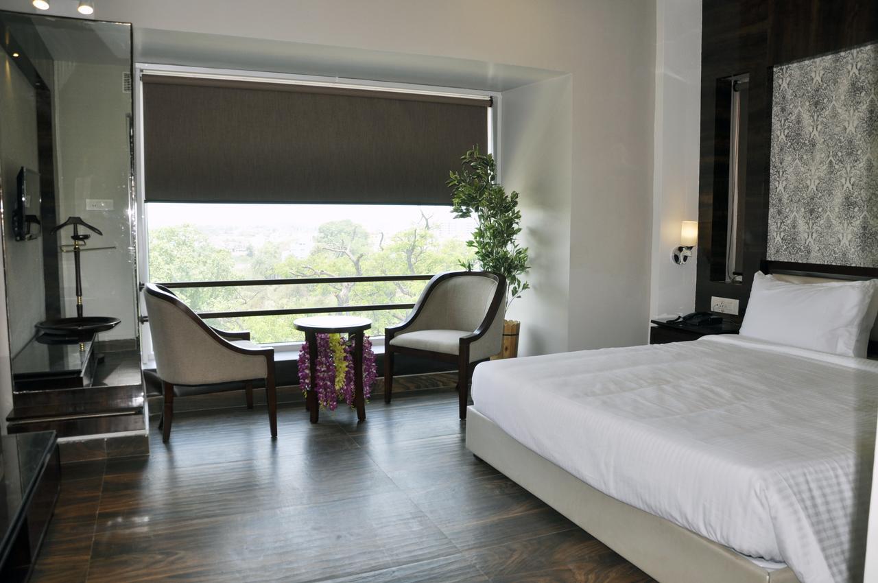 Hotel Dolphin Sambalpur Buitenkant foto