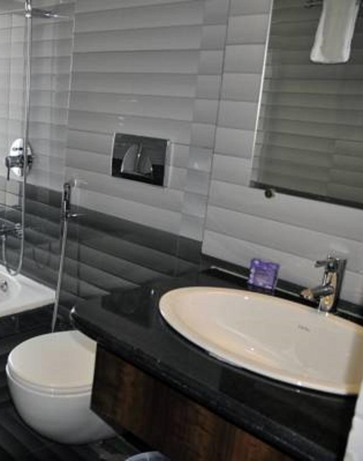 Hotel Dolphin Sambalpur Buitenkant foto