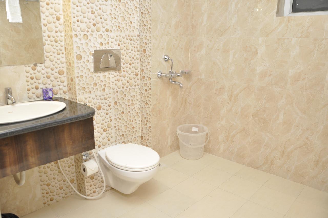 Hotel Dolphin Sambalpur Buitenkant foto