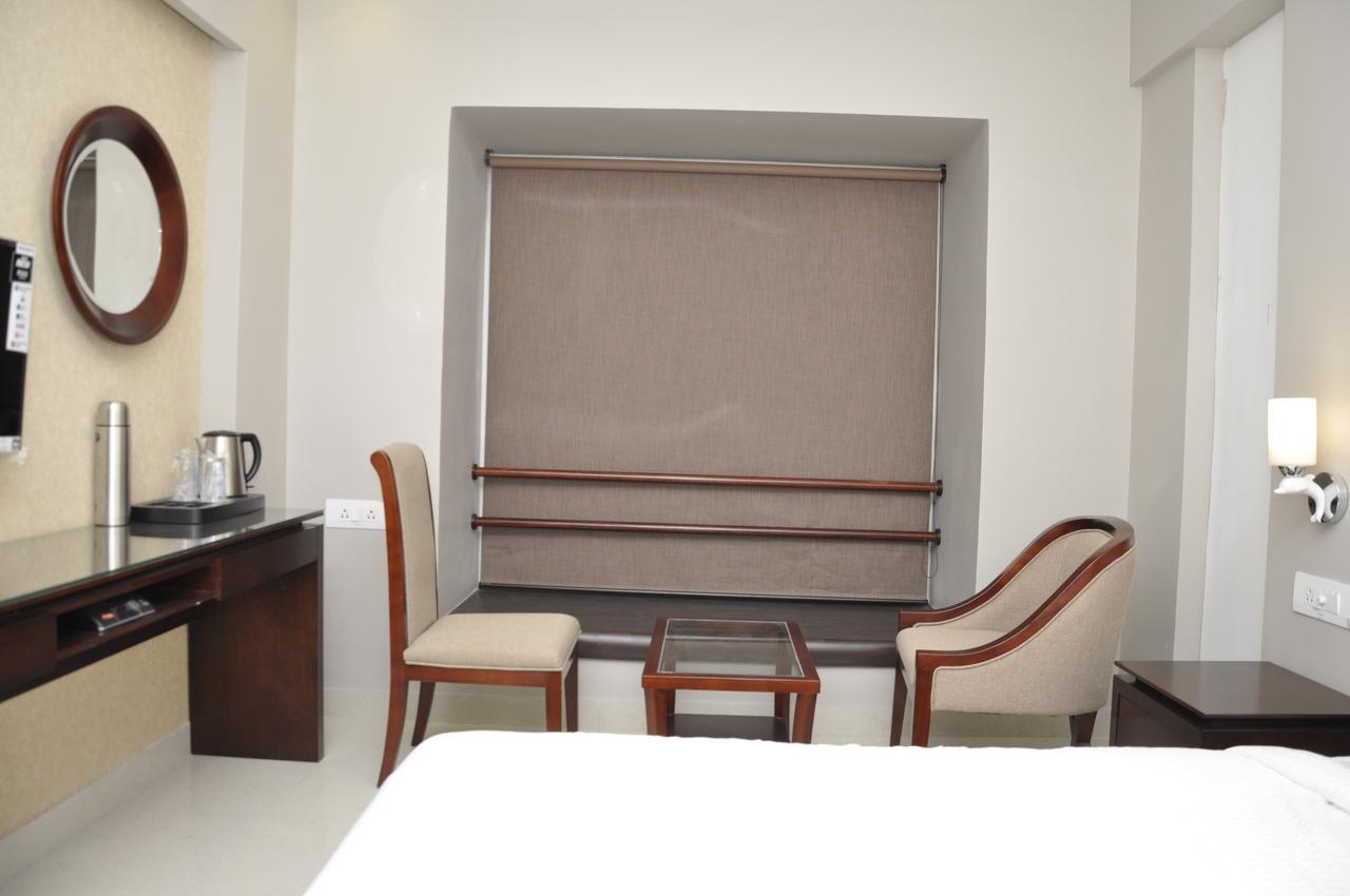 Hotel Dolphin Sambalpur Buitenkant foto