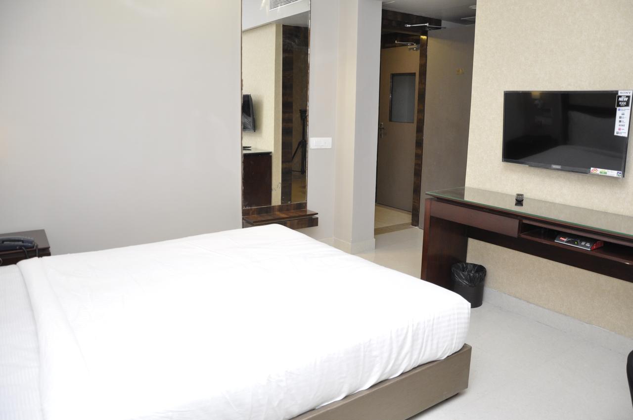 Hotel Dolphin Sambalpur Buitenkant foto